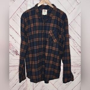🦄Levi's Plaid Flannel Buttoned Down Shirt